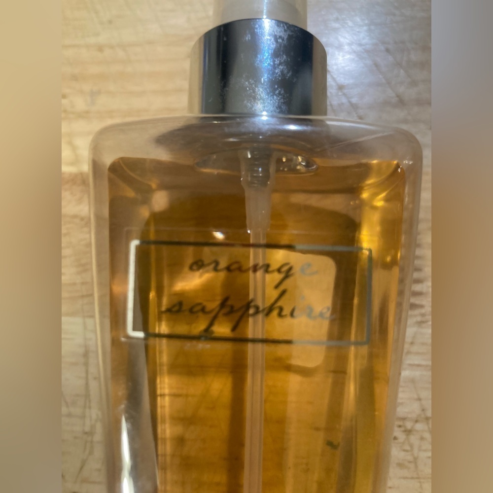 Bath & Body Works discontinued orange Sapphire spray. Missing some as pictured